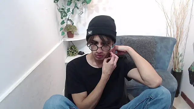 AaronBeer  online show from February 28, 11:44 am