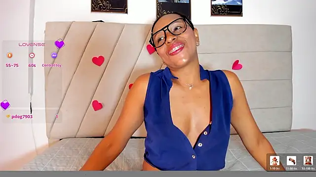 Snapshot of samaraa_smith1 chatting on February 24, 12:14 pm samaraa smith1 online show from February 24, 12:14 pm