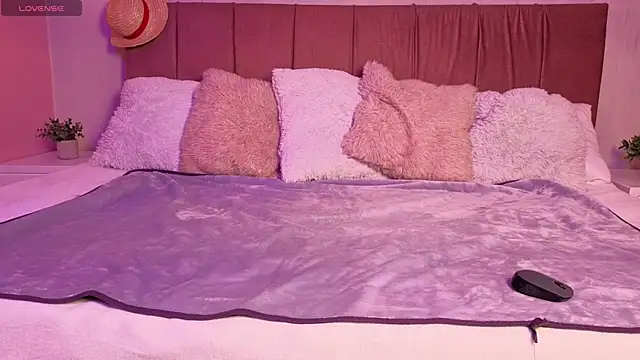 emma wilder  online show from March 21, 7:06 pm