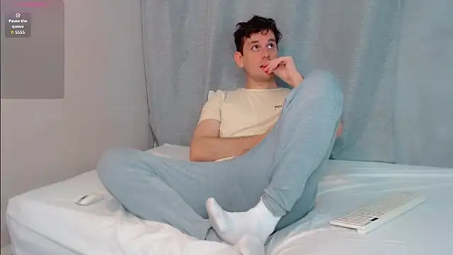 Snapshot of Luc_7 chatting on February 19, 9:11 pm Luc 7 online show from February 19, 9:11 pm