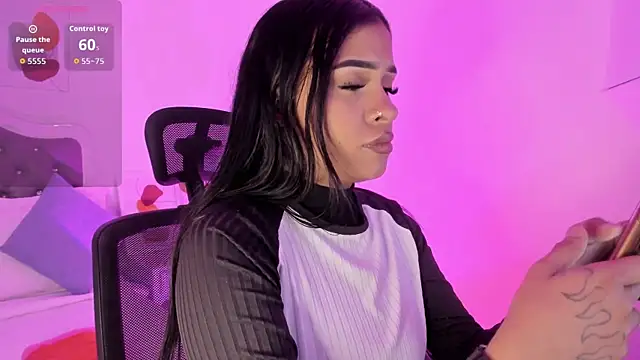 Snapshot of Aisha_Haddad chatting on February 13, 2:35 pm Aisha Haddad online show from February 13, 2:35 pm