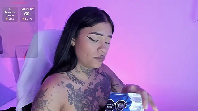 Snapshot of Aisha_Haddad chatting on February 17, 2:35 pm Aisha Haddad online show from February 17, 2:35 pm