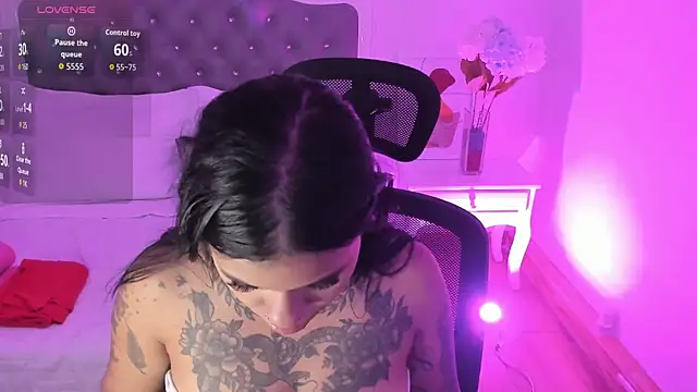 Snapshot of Aisha_Haddad chatting on February 19, 2:24 pm Aisha Haddad online show from February 19, 2:24 pm