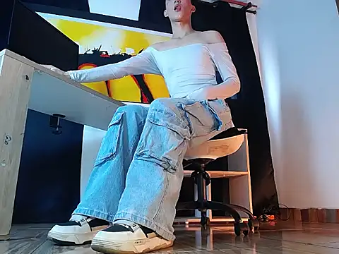 jullian ricci online show from February 13, 7:43 pm