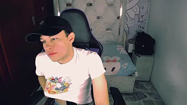 Top and bottom online show from March 23, 8:24 pm