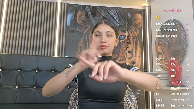  ArianaToroo online show from April 6, 1:45 pm