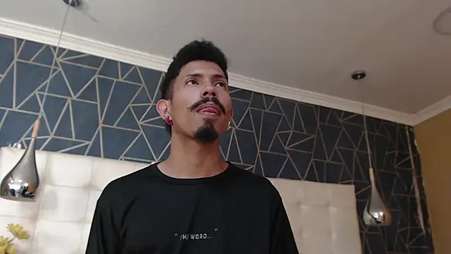 Snapshot of NoaahTylor chatting on February 11, 8:14 pm NoaahTylor online show from February 11, 8:14 pm