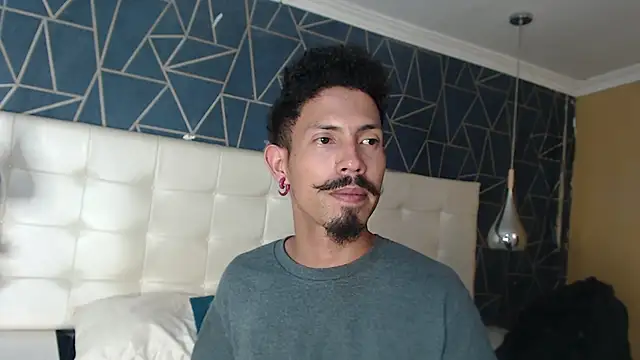 Snapshot of NoaahTylor chatting on February 12, 8:26 pm NoaahTylor online show from February 12, 8:26 pm