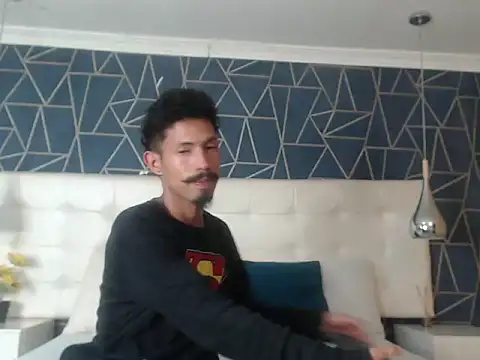 Snapshot of NoaahTylor chatting on February 14, 6:37 pm NoaahTylor online show from February 14, 6:37 pm