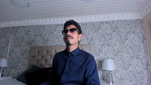 Snapshot of NoaahTylor chatting on February 19, 8:27 pm NoaahTylor online show from February 19, 8:27 pm