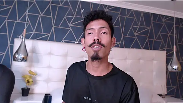 Snapshot of NoaahTylor chatting on February 20, 8:09 pm NoaahTylor online show from February 20, 8:09 pm