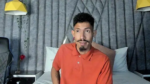 Snapshot of NoaahTylor chatting on February 22, 8:07 pm NoaahTylor online show from February 22, 8:07 pm