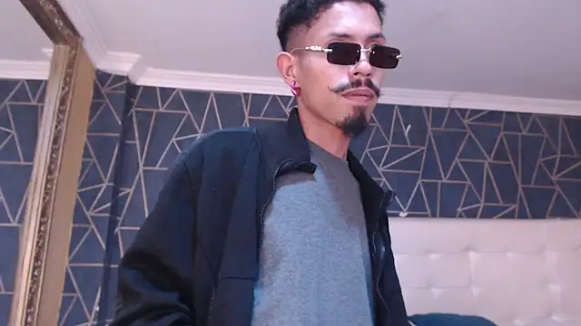 Snapshot of NoaahTylor chatting on February 25, 8:51 pm NoaahTylor online show from February 25, 8:51 pm