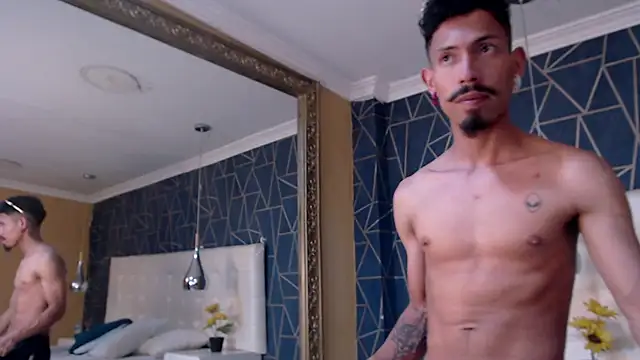 Snapshot of NoaahTylor chatting on February 26, 8:19 pm NoaahTylor online show from February 26, 8:19 pm