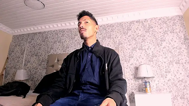 NoaahTylor online show from April 6, 3:04 am