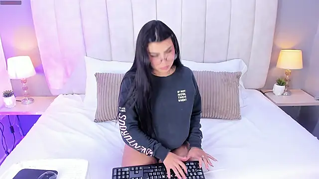 EmyWalton  online show from February 20, 12:16 pm