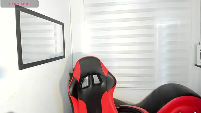 Emily Jonesh online show from April 11, 12:53 pm