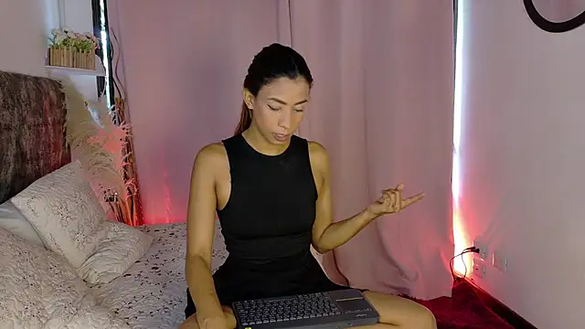 MelanyStone  online show from February 12, 1:39 pm