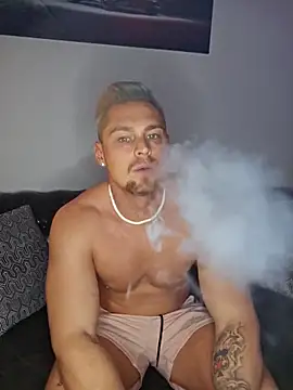 Snapshot of EddyRise- chatting on February 12, 8:26 pm EddyRise- online show from February 12, 8:26 pm