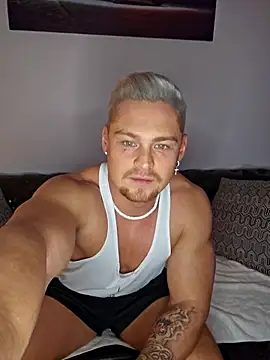 Snapshot of EddyRise- chatting on February 14, 8:16 pm EddyRise- online show from February 14, 8:16 pm