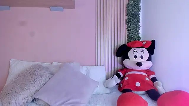 Winnie cutee online show from April 11, 3:11 am