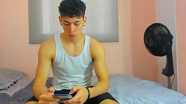 Snapshot of Muscle__Myke chatting on February 21, 12:28 pm Muscle Myke online show from February 21, 12:28 pm