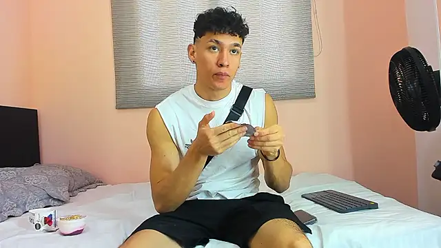 Snapshot of Muscle__Myke chatting on February 27, 12:38 pm Muscle Myke online show from February 27, 12:38 pm