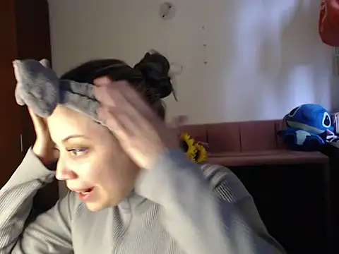 Snapshot of alaina_blesssed chatting on February 16, 9:44 pm alaina blesssed online show from February 16, 9:44 pm