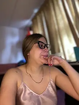 Snapshot of alaina_blesssed chatting on February 23, 3:53 pm alaina blesssed online show from February 23, 3:53 pm