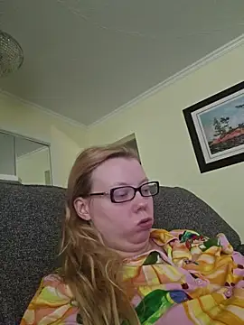 ShySweetheart online show from July 10, 4:20 pm