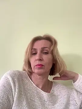 Snapshot of VeltaMur975 chatting on February 12, 9:15 am VeltaMur975 online show from February 12, 9:15 am