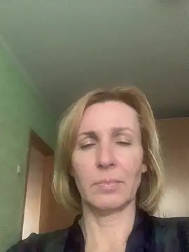 Snapshot of VeltaMur975 chatting on February 21, 3:02 pm VeltaMur975 online show from February 21, 3:02 pm