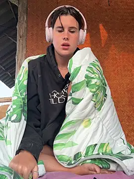 Snapshot of fairy_bell chatting on February 18, 1:01 am fairy bell online show from February 18, 1:01 am