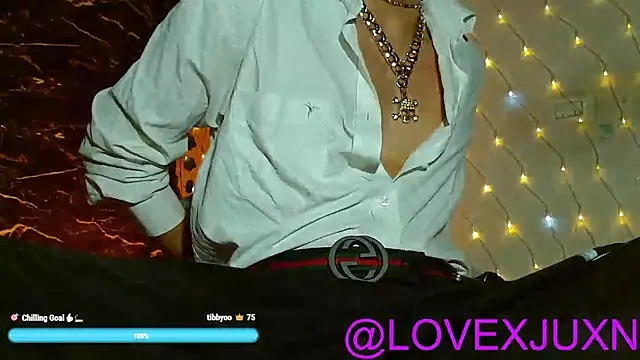 Snapshot of LovexJuxn8 chatting on May 3, 4:51 am LovexJuxn8 online show from May 3, 4:51 am