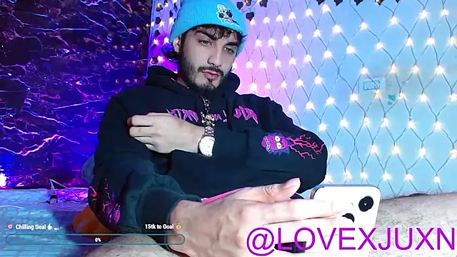 Snapshot of LovexJuxn8 chatting on May 7, 12:05 am LovexJuxn8 online show from May 7, 12:05 am