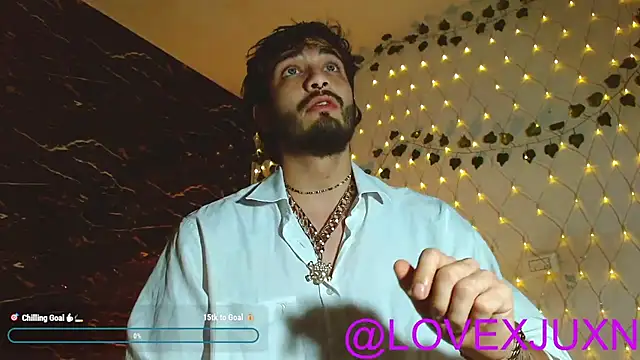 Snapshot of LovexJuxn8 chatting on May 12, 12:52 am LovexJuxn8 online show from May 12, 12:52 am
