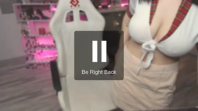 lily milleerr online show from February 25, 6:28 pm