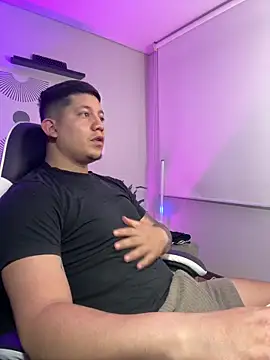  robertobaggioo online show from April 4, 12:57 pm