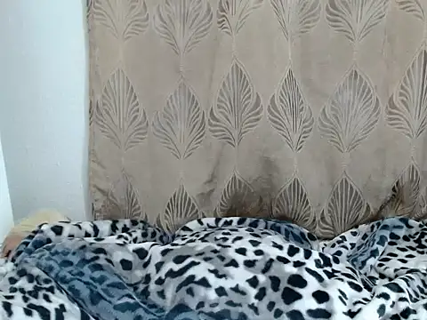 Snapshot of BootyCaramelxx chatting on February 14, 1:46 am BootyCaramelxx online show from February 14, 1:46 am