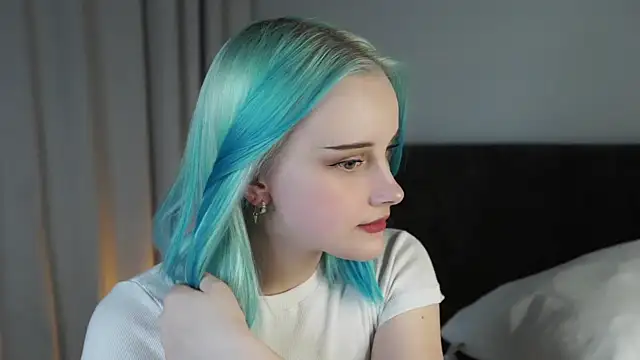 Snapshot of KirstinMcgeady chatting on May 23, 1:04 pm KirstinMcgeady online show from May 23, 1:04 pm