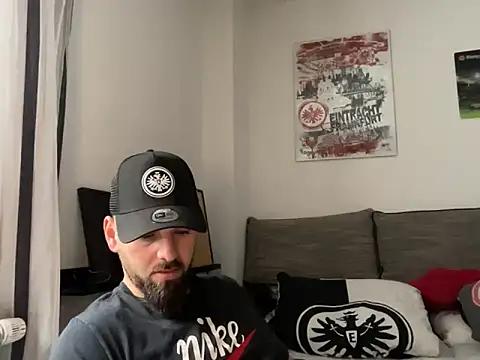 Snapshot of xxxsharkexxx chatting on February 18, 8:32 am xxxsharkexxx online show from February 18, 8:32 am