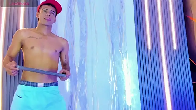 Snapshot of Vicky_and_Jeyco chatting on February 18, 8:05 pm Vicky and Jeyco online show from February 18, 8:05 pm