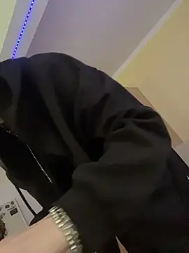 Snapshot of Milli-Kiss chatting on February 18, 2:02 pm Milli-Kiss online show from February 18, 2:02 pm