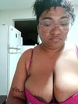 Snapshot of honey-suckle chatting on February 15, 7:51 am honey-suckle online show from February 15, 7:51 am