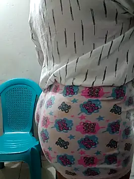 Snapshot of honey-suckle chatting on February 17, 6:36 pm honey-suckle online show from February 17, 6:36 pm