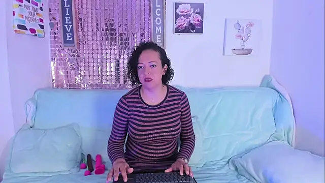 Snapshot of AdeleNasty chatting on February 13, 1:40 pm AdeleNasty online show from February 13, 1:40 pm