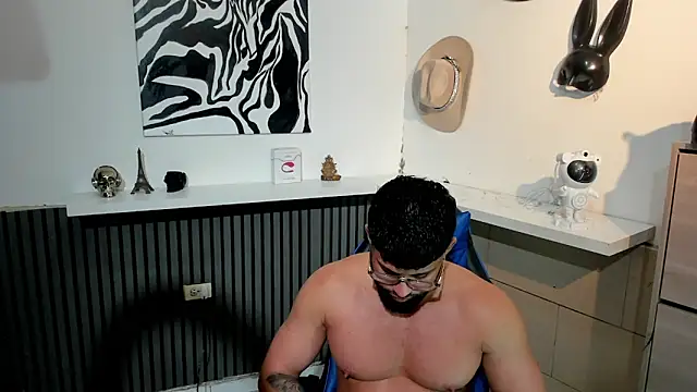 Snapshot of BENEDIICK chatting on February 24, 8:29 pm BENEDIICK online show from February 24, 8:29 pm