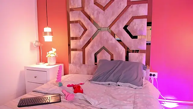 Snapshot of Justmia69 chatting on February 14, 4:42 am Justmia69 online show from February 14, 4:42 am