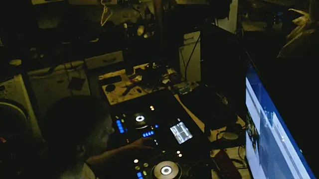 Snapshot of BISLETJE1980 chatting on February 21, 2:01 am BISLETJE1980 online show from February 21, 2:01 am