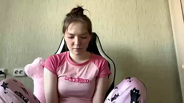 Snapshot of PlumbBump chatting on February 22, 9:19 am PlumbBump online show from February 22, 9:19 am